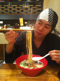 20110820-麺をつかんで.JPG